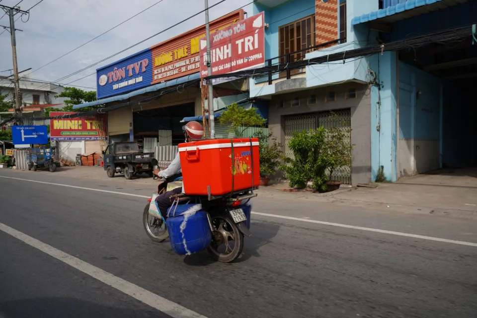 Xe đưa đón công nhân
